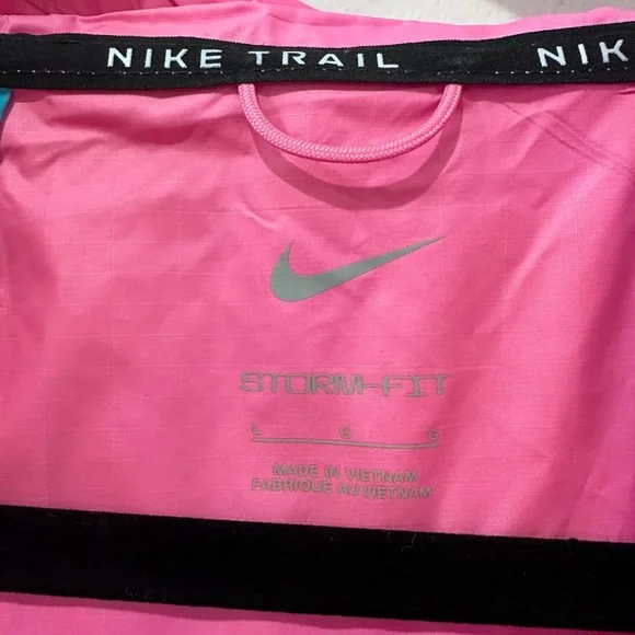 Nike Women’s Shield Trail Running Jacket - L - Picture 4 of 12